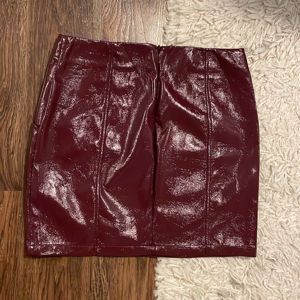 Burgundy Patent Leather Skirt with Pockets - Picture 3 of 4
